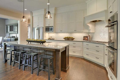 Kitchen photo in Los Angeles