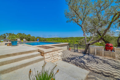 Example of a trendy pool design in Austin