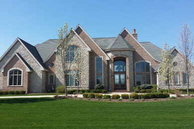 Home design - traditional home design idea in Milwaukee