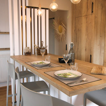 Style Ethnic chic pour la rénovation d'un appartement avec conception de cuisine