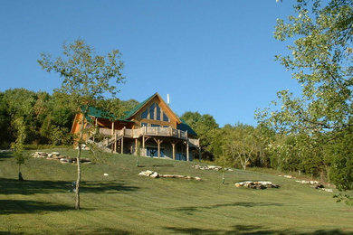 Rustic exterior home idea in Nashville