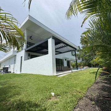 Alluminum pergola