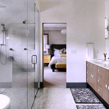 1996 S Niagara Street master bathroom