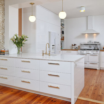 Graduate Hospital, Philadelphia: Retro Details in Sleek Modern Kitchen Addition