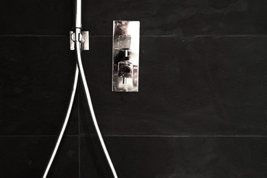 Example of a minimalist bathroom design in Toronto