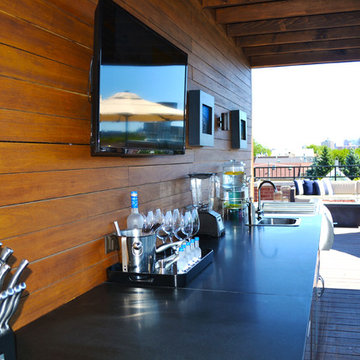A Lakeview Roof Deck Lounge