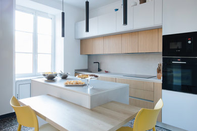 Esempio di una cucina chic
