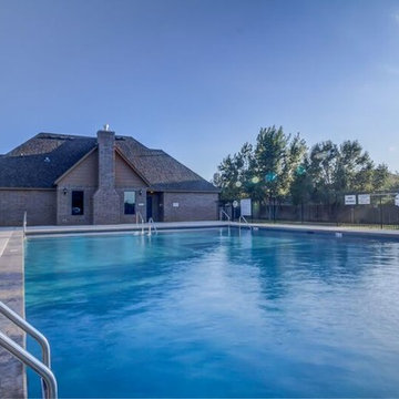 Raywood Manor - Community Clubhouse & Pool
