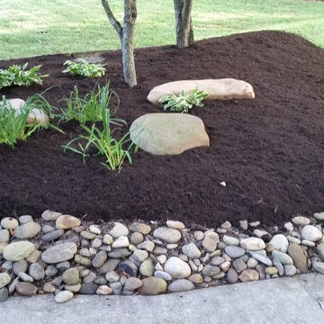 Mulch and Rock Border