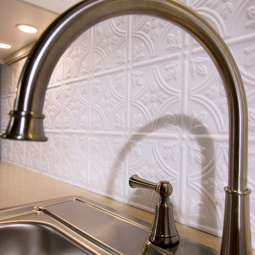 Fasade Traditional 1 Backsplash Panel in Matte White