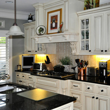 Updated Interior Living Room / Dining Room & Kitchen with Faux Painted Cabinets