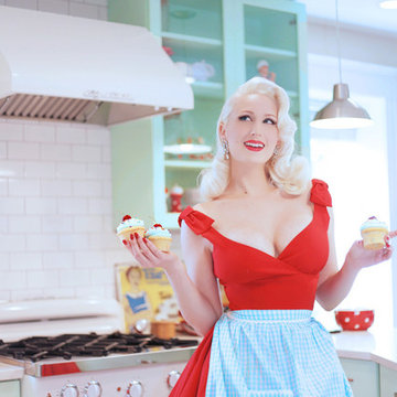 Retro Kitchen Remodel: Photoshoot With Model