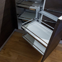 Modern kitchen in Beverly Hills - Kitchen Cabinetry