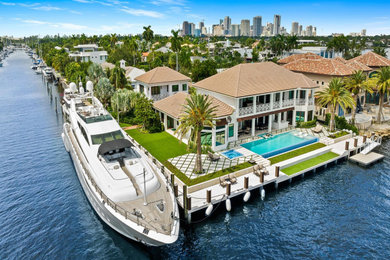 Example of a huge deck design in Miami