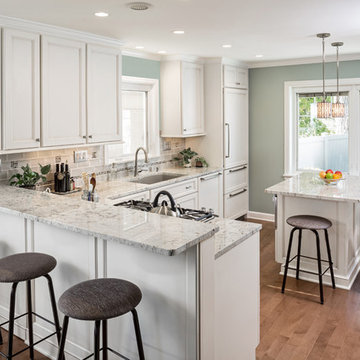 Wauwatosa - Classic Subtle Eat-In Kitchen