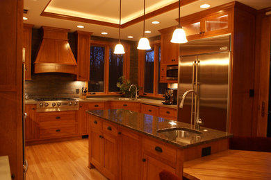 Kitchen - traditional kitchen idea in Other