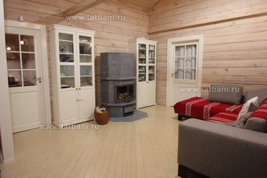 На фото: гостиная комната среднего размера в скандинавском стиле с стандартным камином и фасадом камина из камня с
