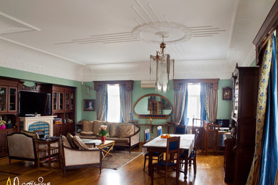 This is an example of a victorian living room in Moscow.