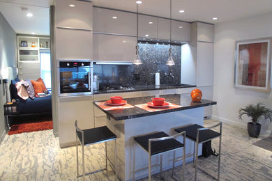 Kitchen - modern kitchen idea in Los Angeles