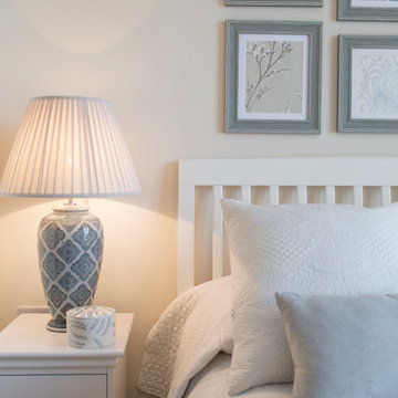 Compact traditional bedroom