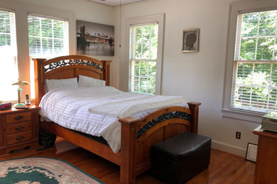 Beach style bedroom photo in Atlanta