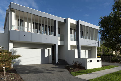 Inspiration for a contemporary exterior in Newcastle - Maitland.