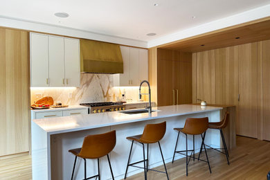 Inspiration for a contemporary kitchen remodel in Montreal