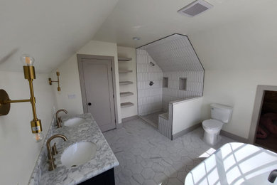 Example of a minimalist bathroom design in Denver