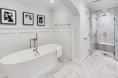 Example of a mid-sized master bathroom design in Miami