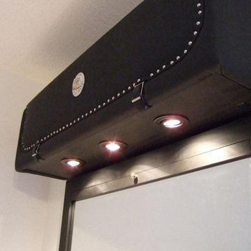 BAR BACK MIRROR – 52″ BY 42″ BY 6″ – BLACK WHISPER HARLEY DAVIDSON SADDLEBAG EMB