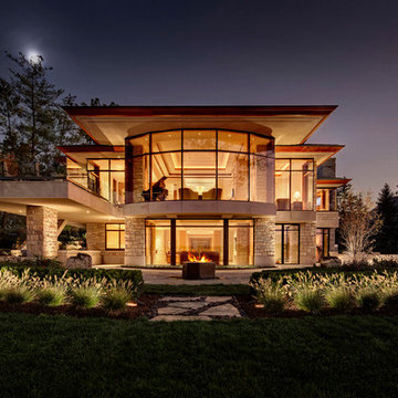 Lakeside Home Integrated with Luxury Technology