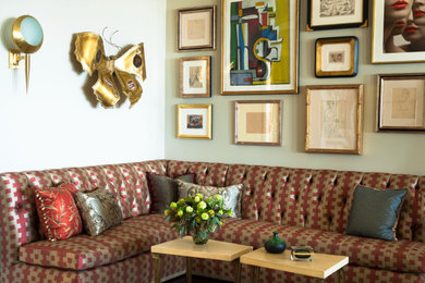 Example of a classic living room design in Los Angeles