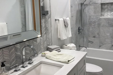 Bathroom - modern bathroom idea in Chicago