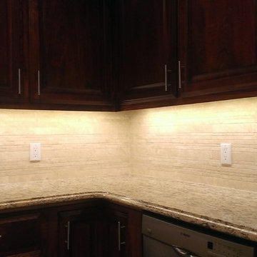 KITCHEN - Backsplash - Linear Travertine Mosaic