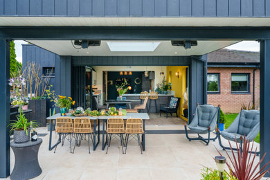 Inspiration for a modern patio in Other.