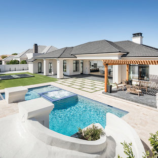 Geräumiger Klassischer Pool hinter dem Haus in rechteckiger Form mit Natursteinplatten in Phoenix