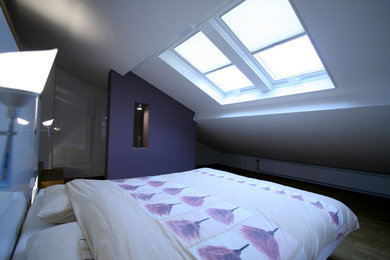 Bedroom - modern bedroom idea in Amsterdam