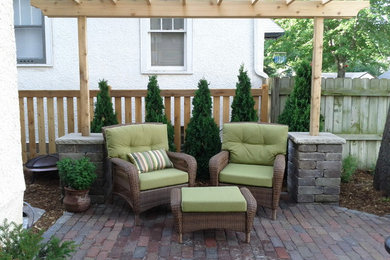 Example of a classic patio design in Minneapolis