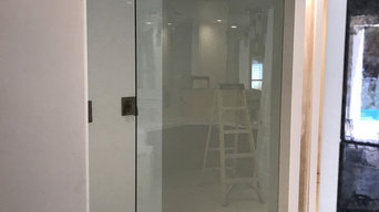 Frameless showers with clips