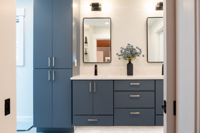 This is an example of a contemporary bathroom in Portland.