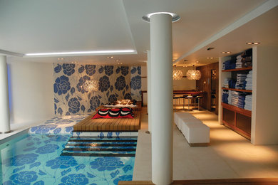 Inspiration for a contemporary pool remodel in Amsterdam