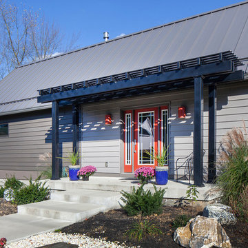 Contemporary Creekview Container