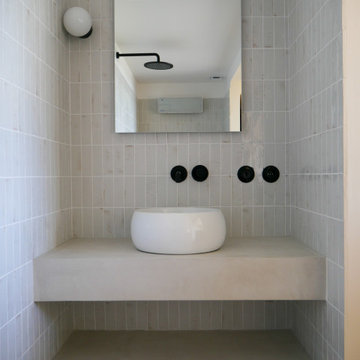 rénovation de salle de bains en carrelage blanc
