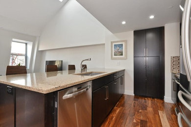 Trendy kitchen photo in New York