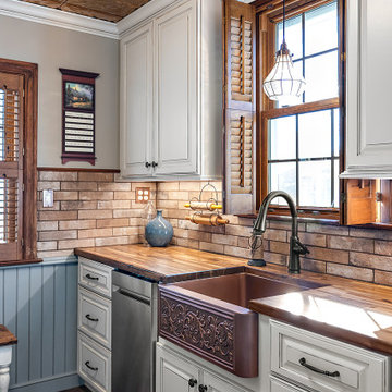 Starmark Maple Ridgeville Kitchen in Macadamia & Shale w/ Chocolate Glaze