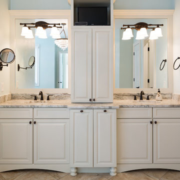 White Master Bath (Larsen)