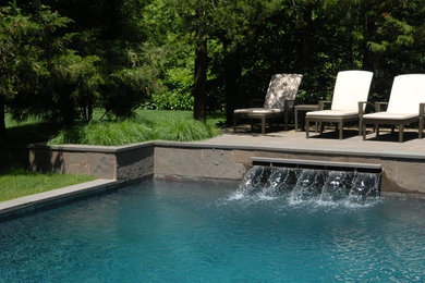 Backyard pool photo in New York