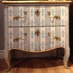Featured Floor Samples - Accent Chests And Cabinets