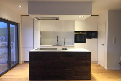 Geräumige Moderne Küche in Stuttgart