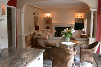 Kitchen - traditional kitchen idea in Ottawa